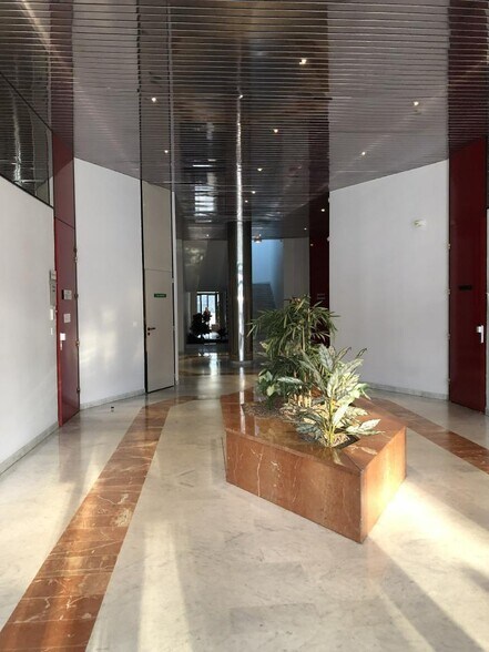Bureau dans Argenteuil à louer - Hall d’entrée – Image 2 sur 8