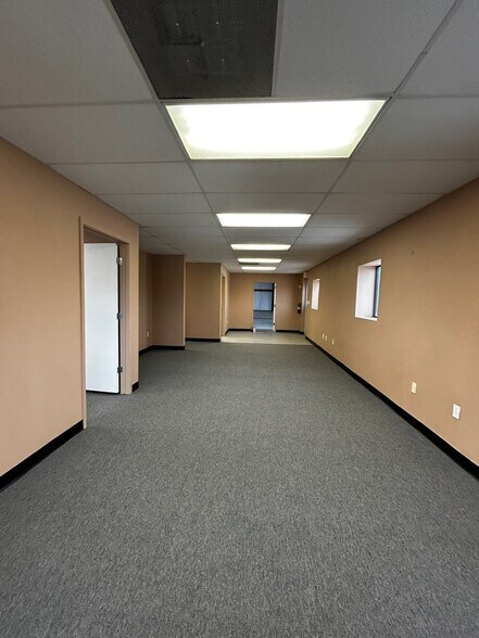 111 E McCarty Ln, San Marcos, TX à louer - Photo de l’immeuble – Image 2 sur 7