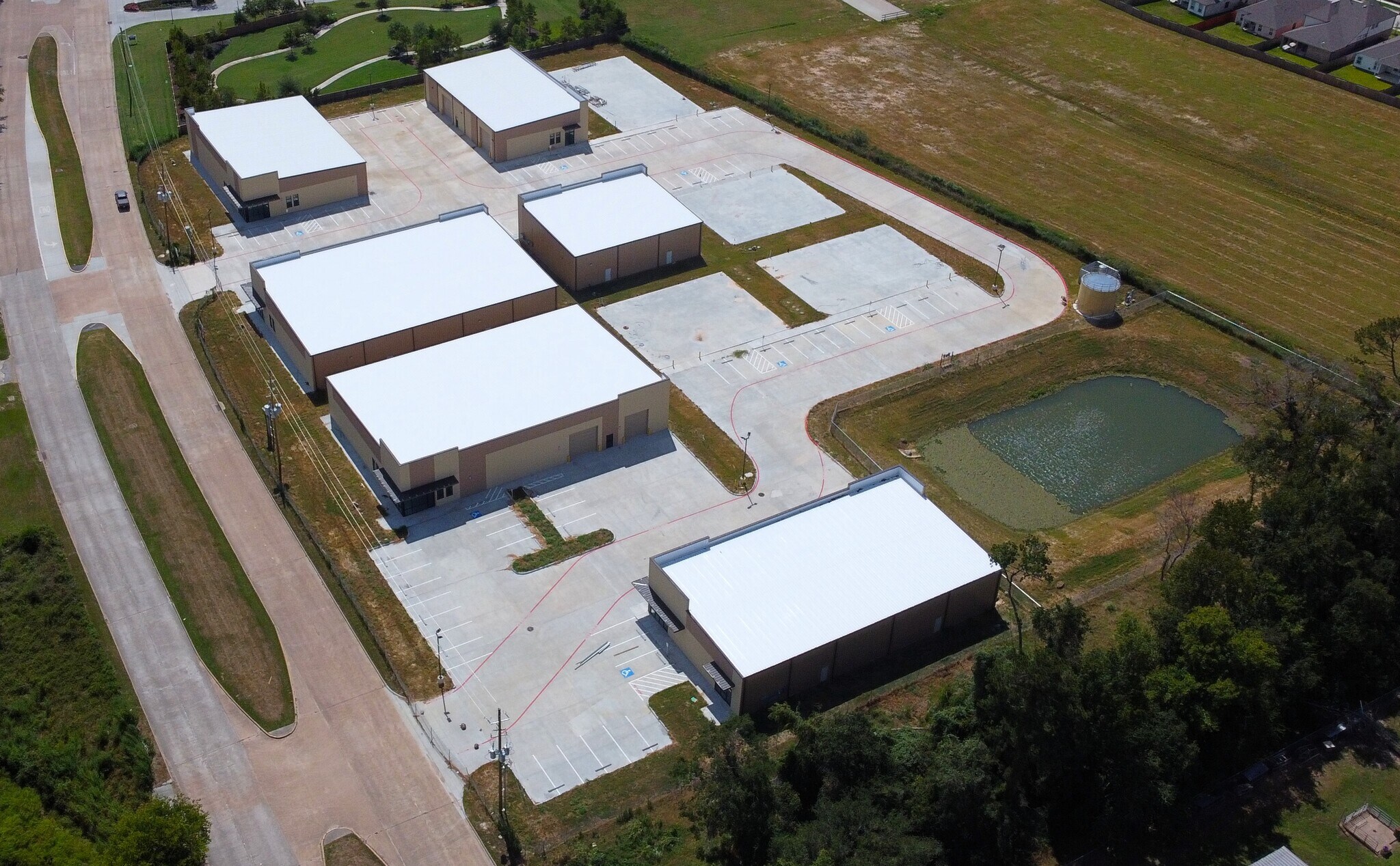 11811 Champion Forest Dr, Houston, TX à louer Photo principale– Image 1 sur 7