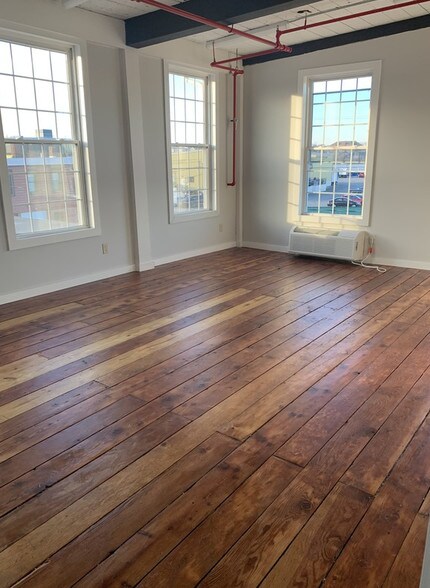 372 Central Ave, Pawtucket, RI à louer - Photo intérieure – Image 3 sur 12