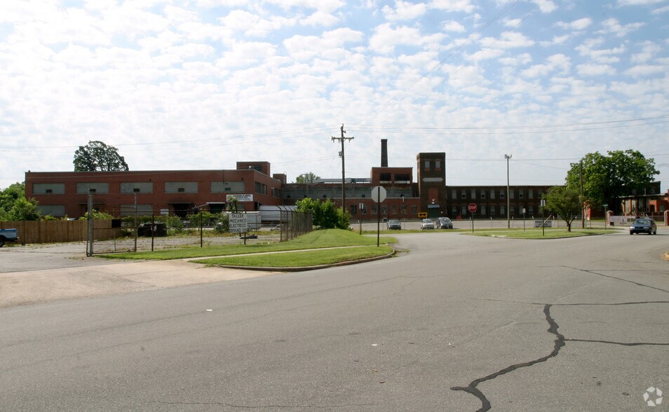 624-664 Gilmer St, Burlington, NC à louer - Photo de l’immeuble – Image 2 sur 6