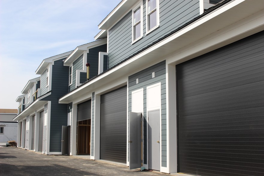 42 Felton St, Waltham, MA à vendre - Photo principale – Image 1 sur 29