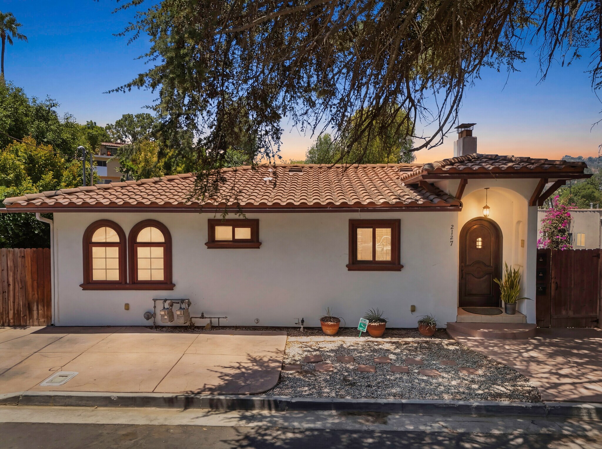 2127 Vine St, Los Angeles, CA à vendre Photo de l’immeuble– Image 1 sur 37