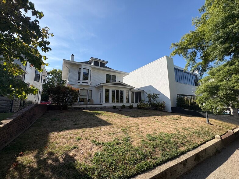 1903 21st Ave S, Nashville, TN à louer - Photo de l’immeuble – Image 1 sur 9