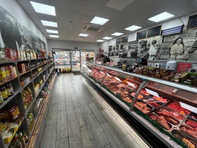 237 Imperial Dr, Harrow à louer - Photo de l’immeuble – Image 3 sur 10