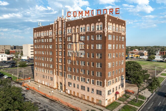 Plus de détails pour 222 E Elm St, Wichita, KS - Logement aux enchères