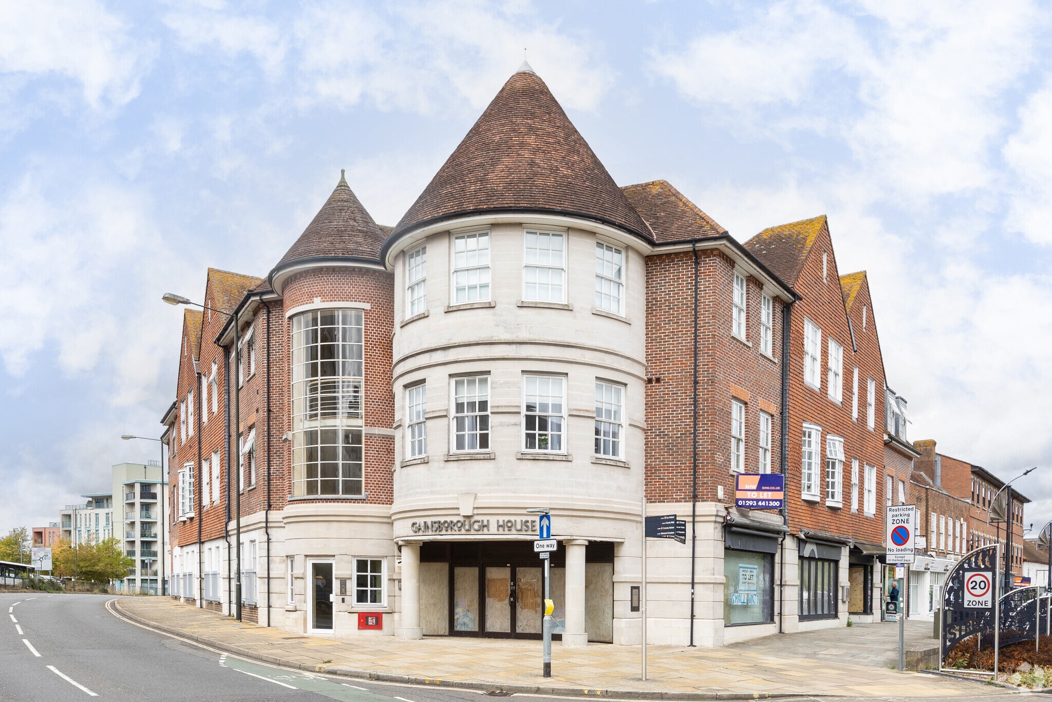 26-32 High St, Crawley à louer Photo de l’immeuble– Image 1 sur 2
