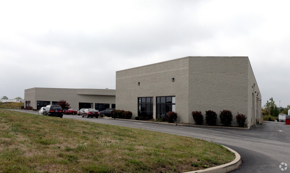 4444 Decatur Blvd, Indianapolis, IN à louer - Photo de l’immeuble – Image 1 sur 16