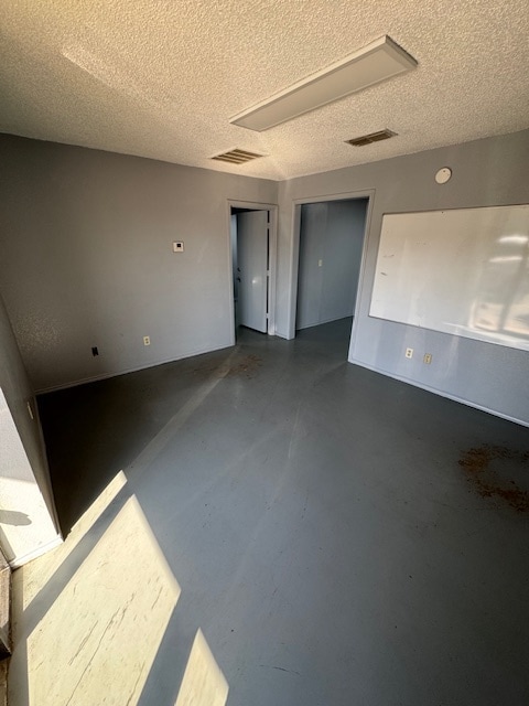 915 N Nolan River Rd, Cleburne, TX à louer Photo intérieure– Image 1 sur 17