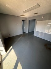 915 N Nolan River Rd, Cleburne, TX à louer Photo intérieure– Image 1 sur 17