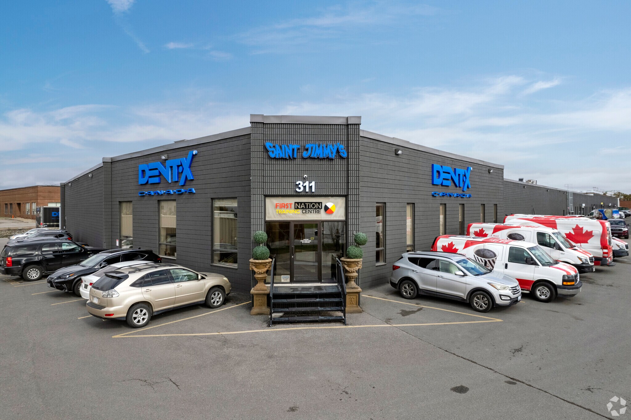 311 Bowes Rd, Concord, ON à louer Photo principale– Image 1 sur 5