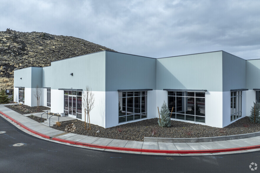 3770 Barron Way, Reno, NV à louer - Photo de l’immeuble – Image 3 sur 5