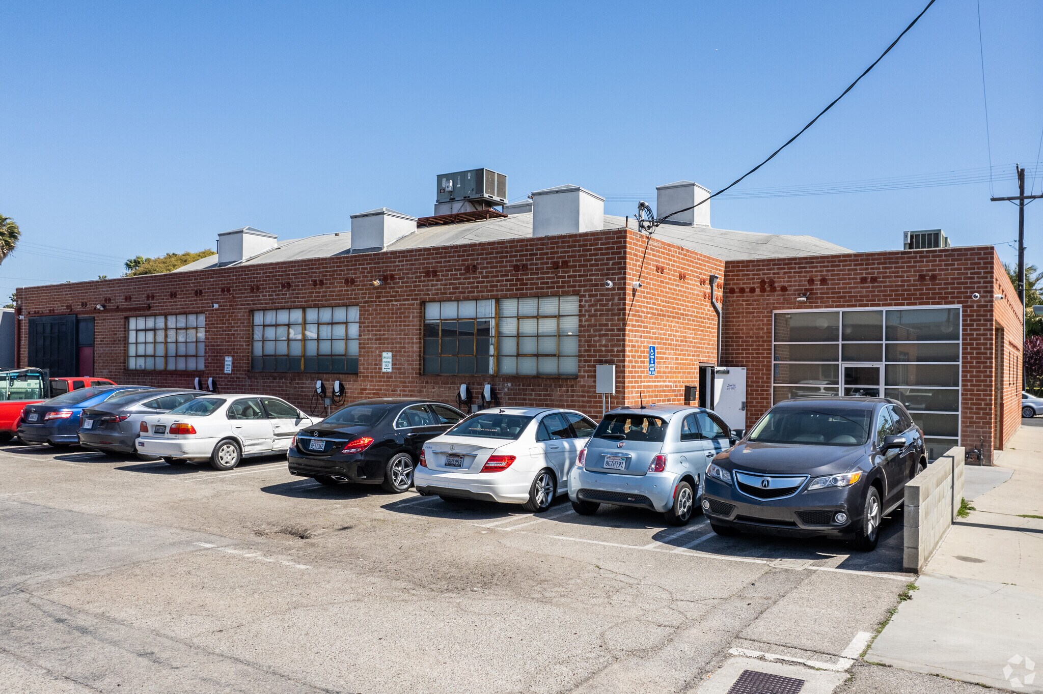 523 Victoria Ave, Venice, CA à louer Photo principale– Image 1 sur 49