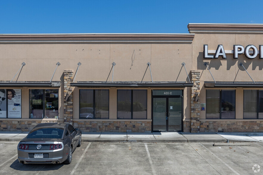 401 W Fairmont Pky, La Porte, TX à louer - Photo de l’immeuble – Image 3 sur 5