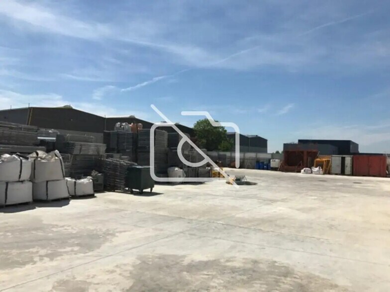 Local d'activités dans Bondoufle à vendre - Photo de l’immeuble – Image 2 sur 7