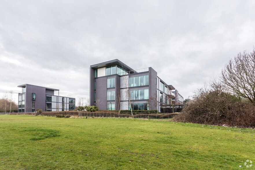Seebeck Pl, Milton Keynes à louer - Photo de l’immeuble – Image 2 sur 23
