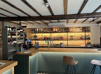 Plus de détails pour 51 North Hl, Colchester - Hôtellerie à vendre