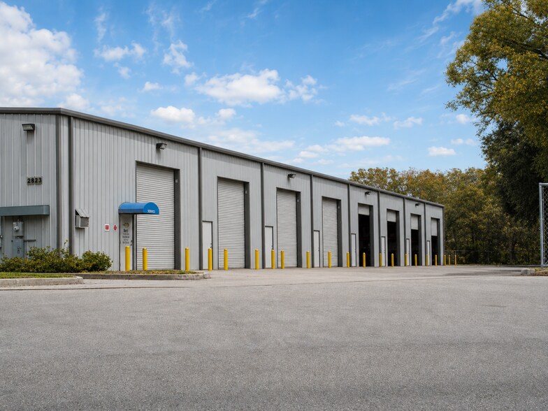 2823 Overpass Rd, Tampa, FL à louer - Photo de l’immeuble – Image 2 sur 2