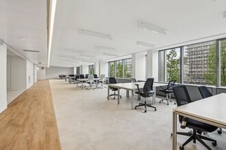 127 Avenue Charles De Gaulle, Neuilly-sur-Seine à louer Photo intérieure– Image 1 sur 3