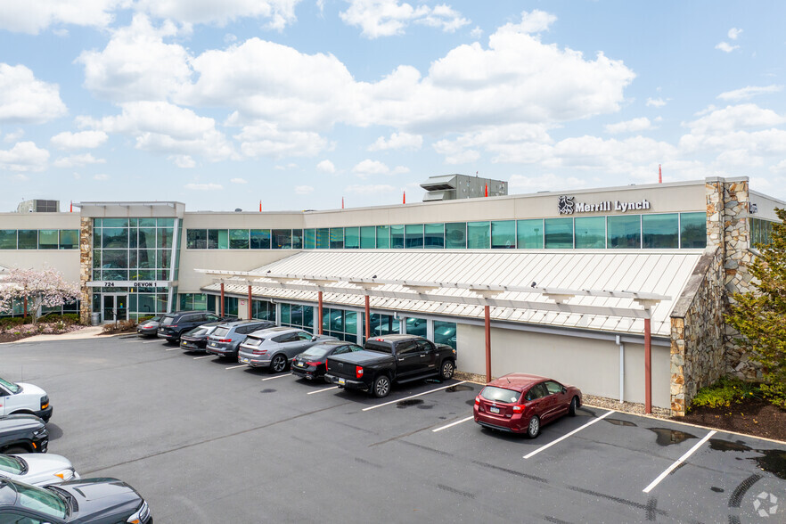 724 W Lancaster Ave, Wayne, PA à louer - Photo de l’immeuble – Image 1 sur 6