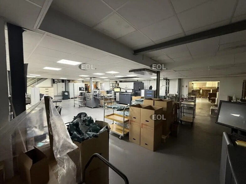 Local d'activités dans Neuilly-Plaisance à vendre - Photo de l’immeuble – Image 2 sur 13