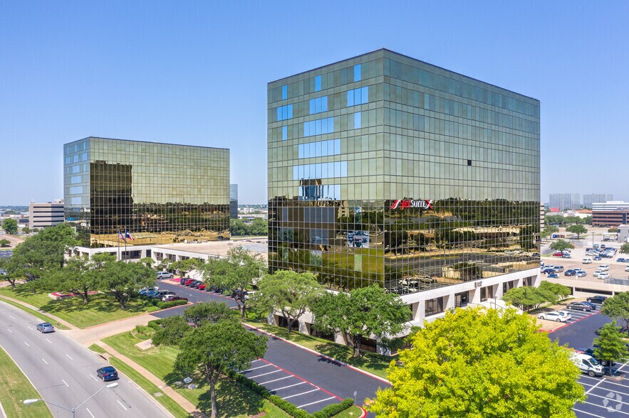 1341 W Mockingbird Ln, Dallas, TX à louer - Photo de l’immeuble – Image 2 sur 5