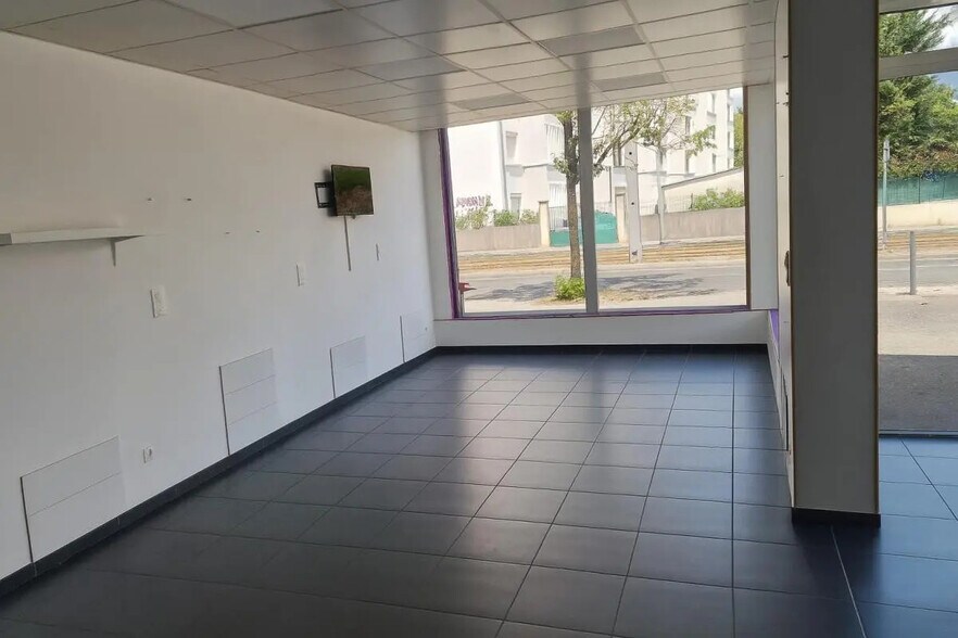 Local commercial dans Lormont à louer - Photo de l’immeuble – Image 2 sur 5