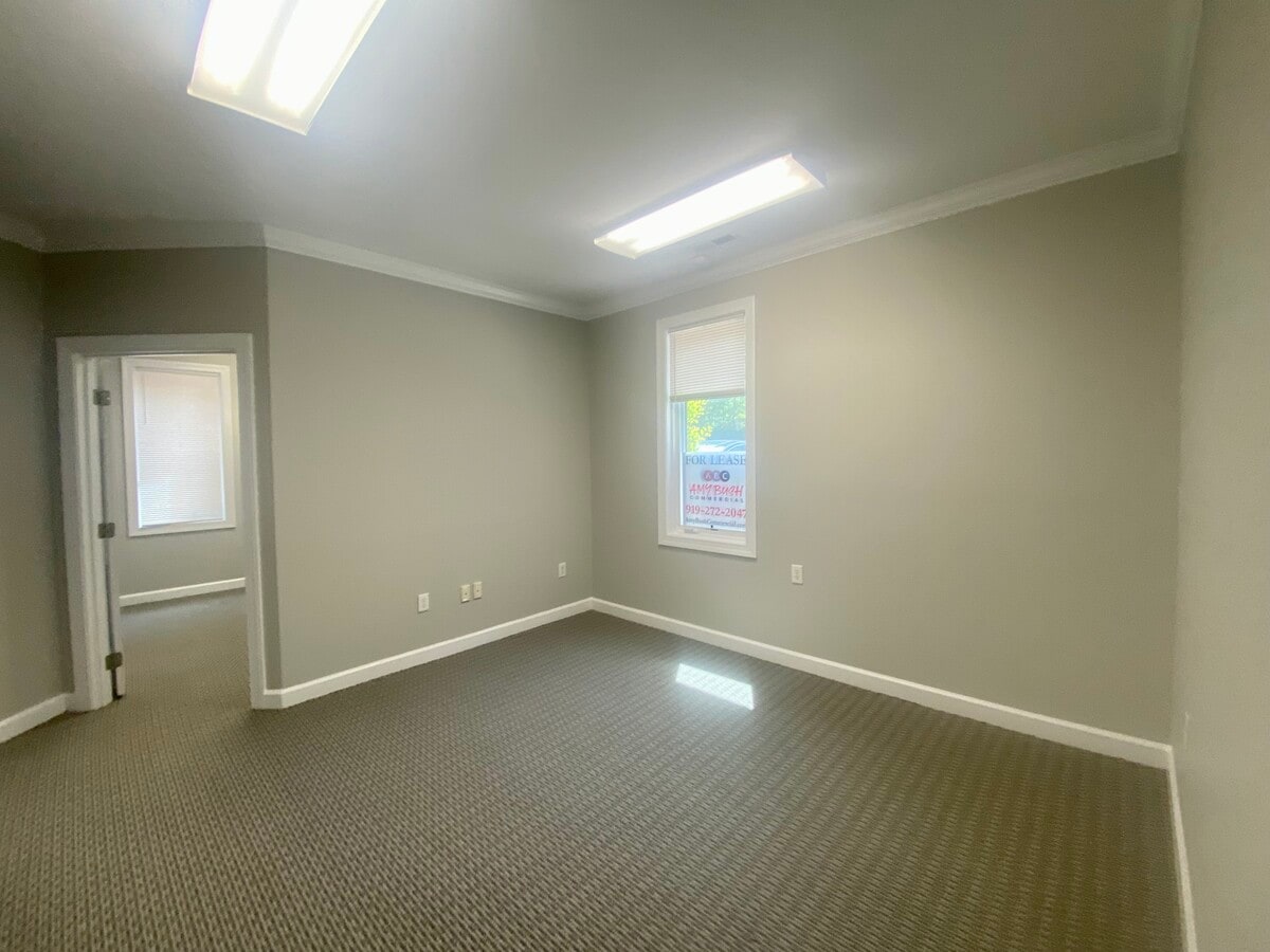 140 Iowa Ln, Cary, NC 27511 - Lot 100 - - Photo intérieure - Image 2 of 8