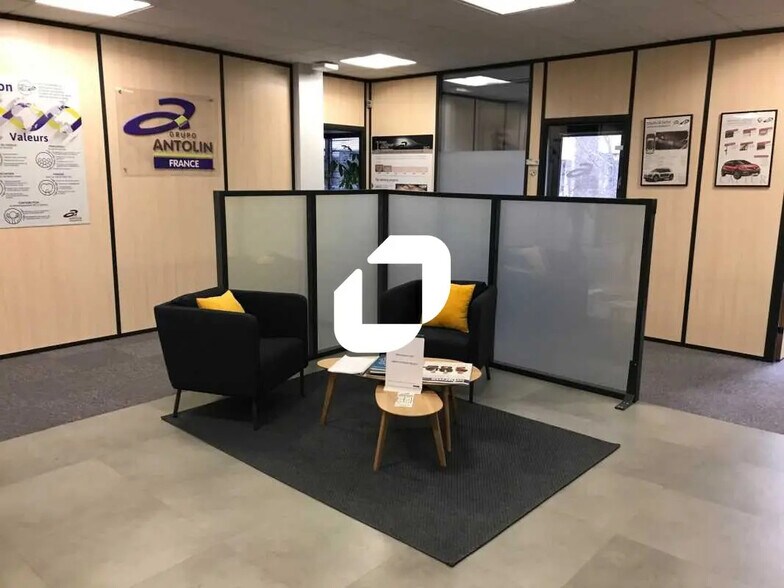4 Rue Hélène Boucher, Guyancourt à louer - Photo de l’immeuble – Image 2 sur 8