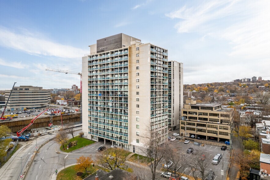 4998 Boul De Maisonneuve O, Westmount, QC à louer - Photo de l’immeuble – Image 3 sur 11