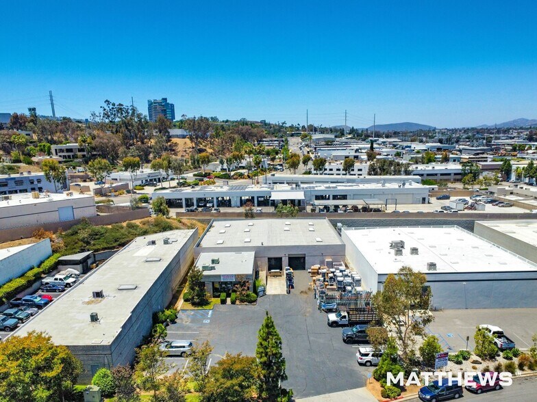 241 Market Pl, Escondido, CA à louer - Photo de l’immeuble – Image 1 sur 6