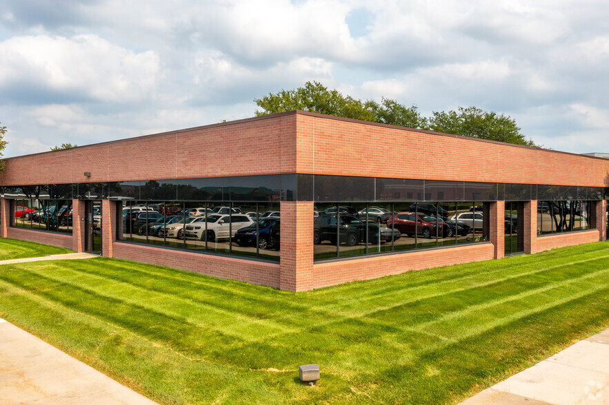 7101-7199 Vista Dr, West Des Moines, IA à louer - Photo de l’immeuble – Image 2 sur 5