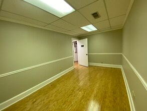 1549 Clairmont Rd, Decatur, GA à louer Photo intérieure– Image 1 sur 2