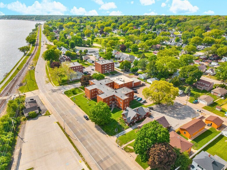 806-808 State St, Bettendorf, IA à vendre - Photo de l’immeuble – Image 2 sur 12
