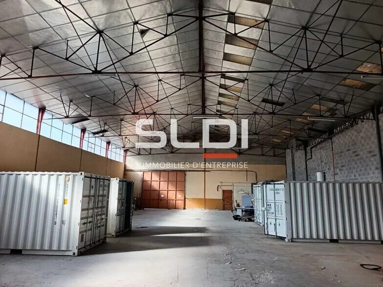 Local d'activités dans Décines-Charpieu à vendre - Photo de l’immeuble – Image 3 sur 22