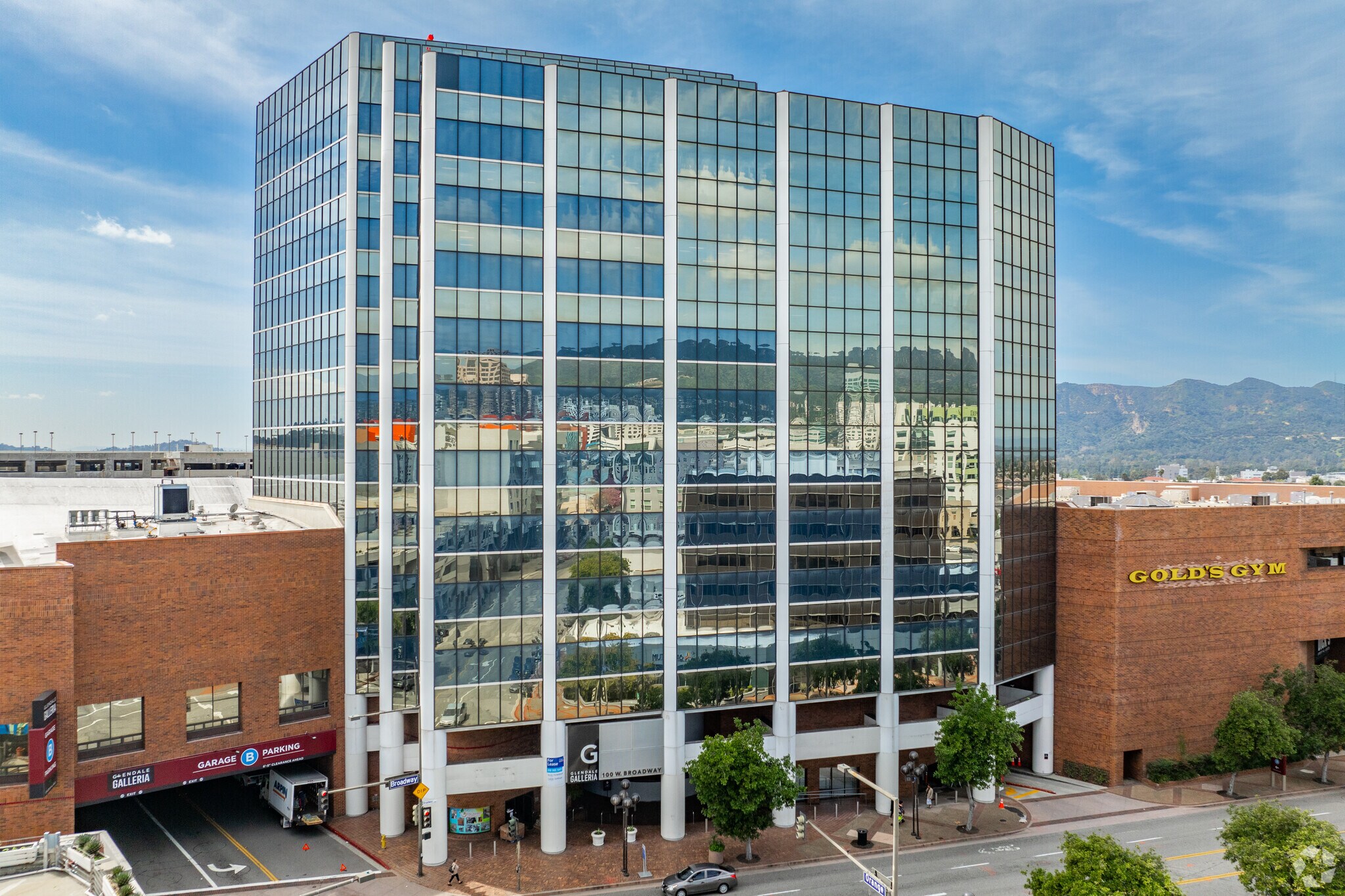 100 W Broadway, Glendale, CA à louer Photo principale– Image 1 sur 8