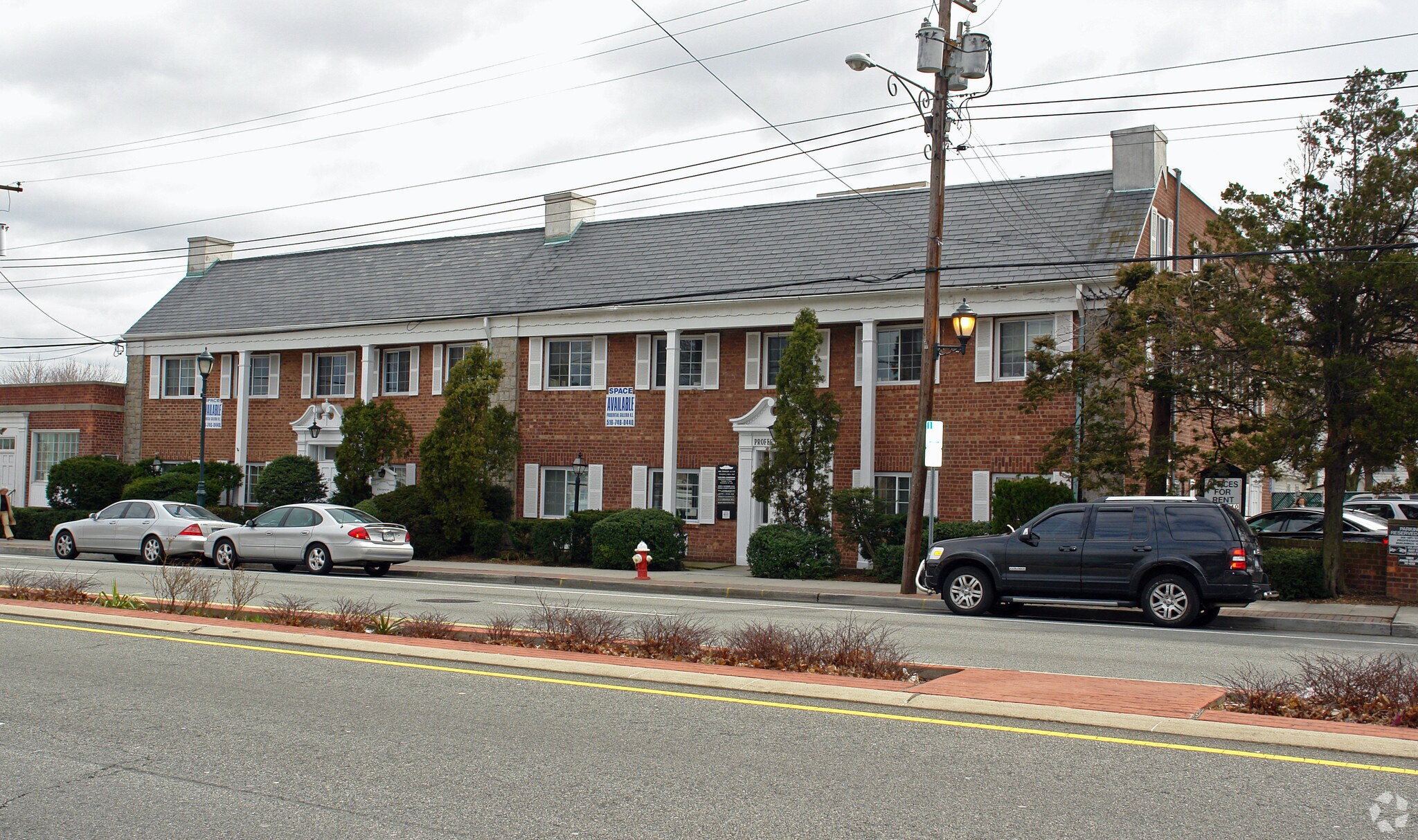 99 Hillside Ave, Williston Park, NY à louer Photo de l’immeuble– Image 1 sur 18