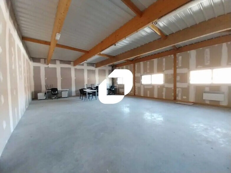 Bureau dans Gazeran à vendre - Photo de l’immeuble – Image 1 sur 9