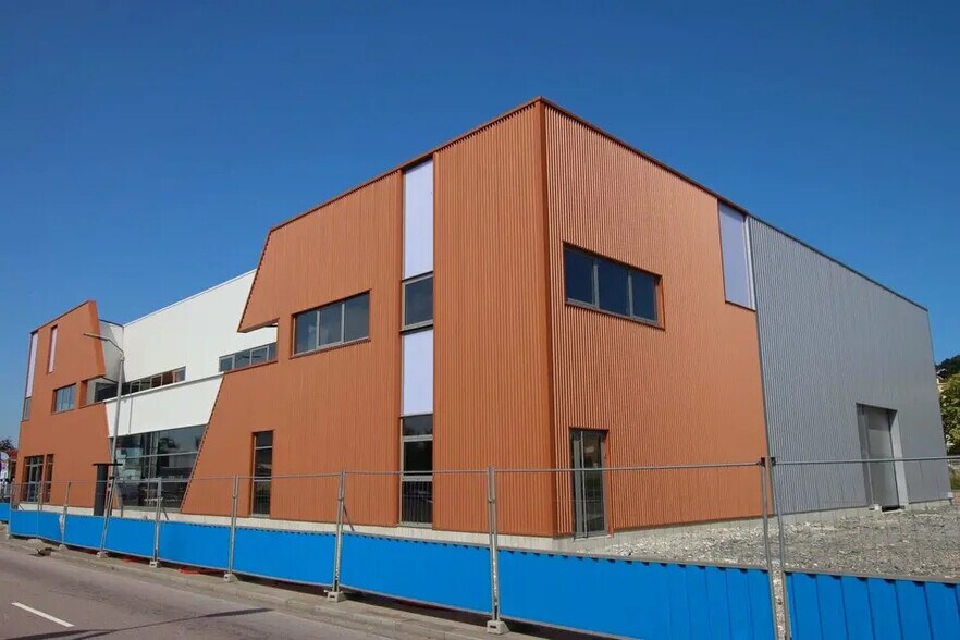 Local d’activités dans Le Havre à louer - Photo de l’immeuble – Image 2 sur 4