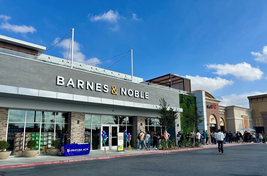 1601-1641 E Imperial Hwy, Brea, CA à louer - Photo de l’immeuble – Image 2 sur 7