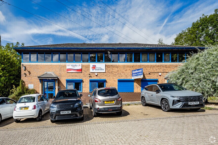 Roydsdale Way, Bradford à louer - Photo de l’immeuble – Image 3 sur 9