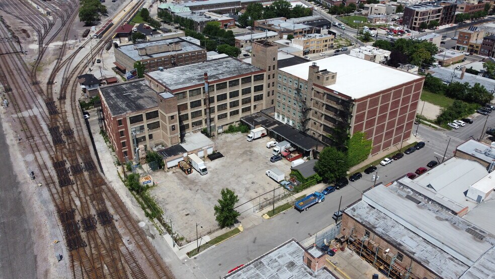401-435 N Western Ave, Chicago, IL à louer - Photo de l’immeuble – Image 2 sur 17