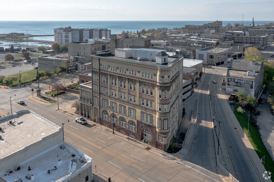 222 Main St, Racine, WI à louer - Photo de l’immeuble – Image 2 sur 10