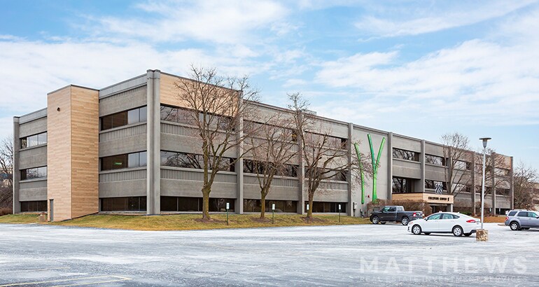 235 N Executive Dr, Brookfield, WI à vendre - Photo de l’immeuble – Image 3 sur 5