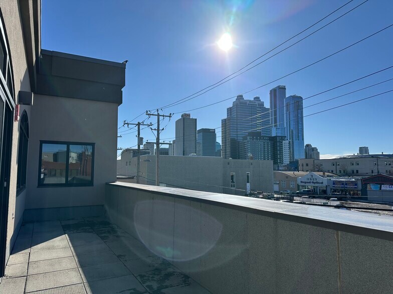 10644-10646 97 St NW, Edmonton, AB à vendre - Photo de l’immeuble – Image 3 sur 11