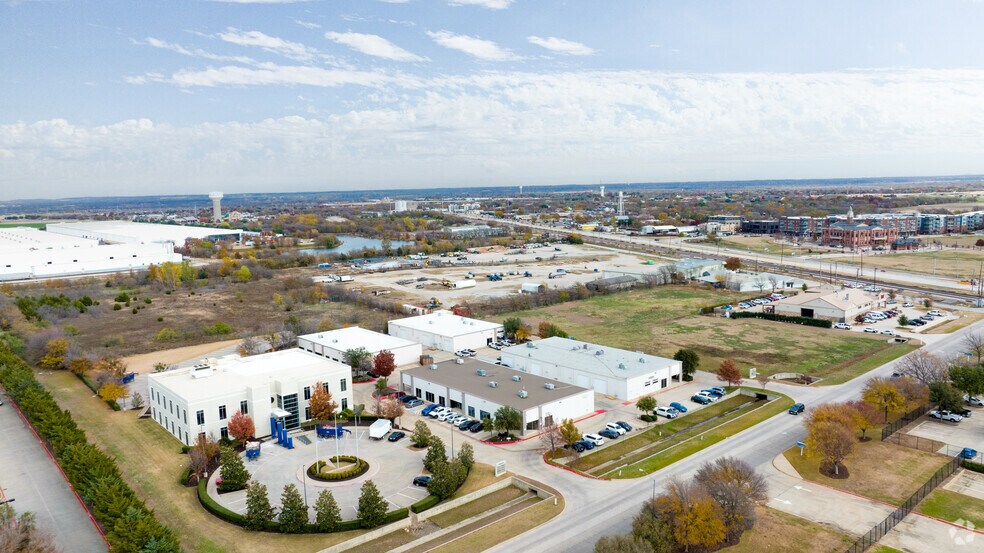 604 Henrietta Creek Rd, Roanoke, TX à louer - Photo de l’immeuble – Image 3 sur 6