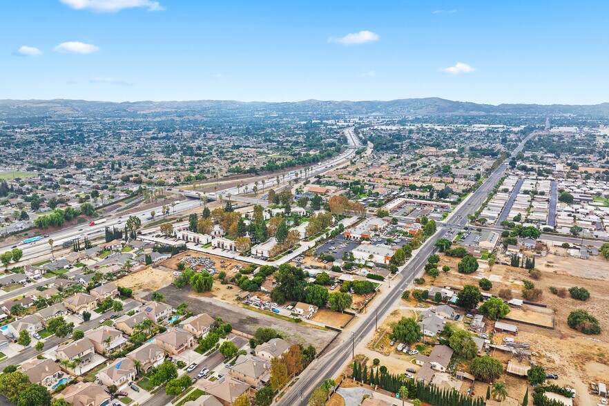 4625 Philadelphia St, Chino, CA à vendre - Aérien – Image 3 sur 6