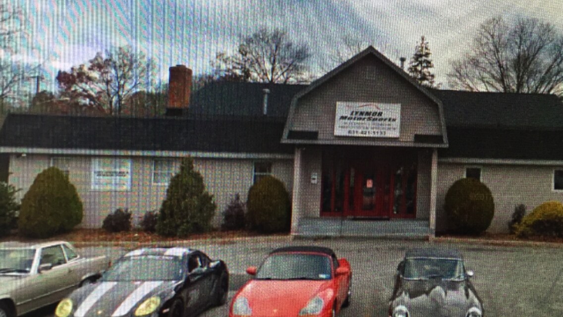 81 W Hills Rd, Huntington Station, NY à vendre Photo principale– Image 1 sur 23