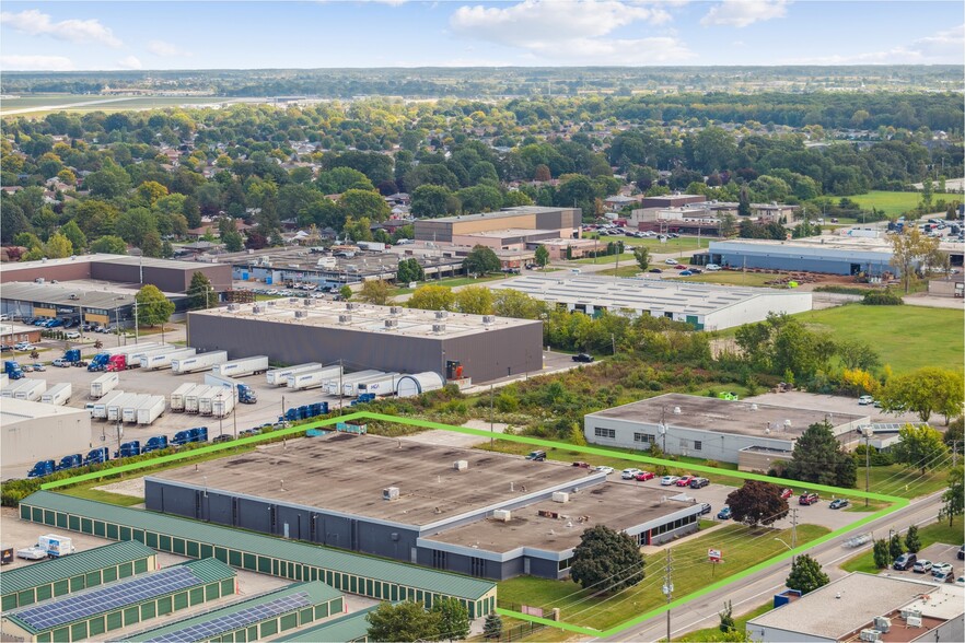 3090 Marentette Av, Windsor, ON à louer - Photo de l’immeuble – Image 1 sur 6