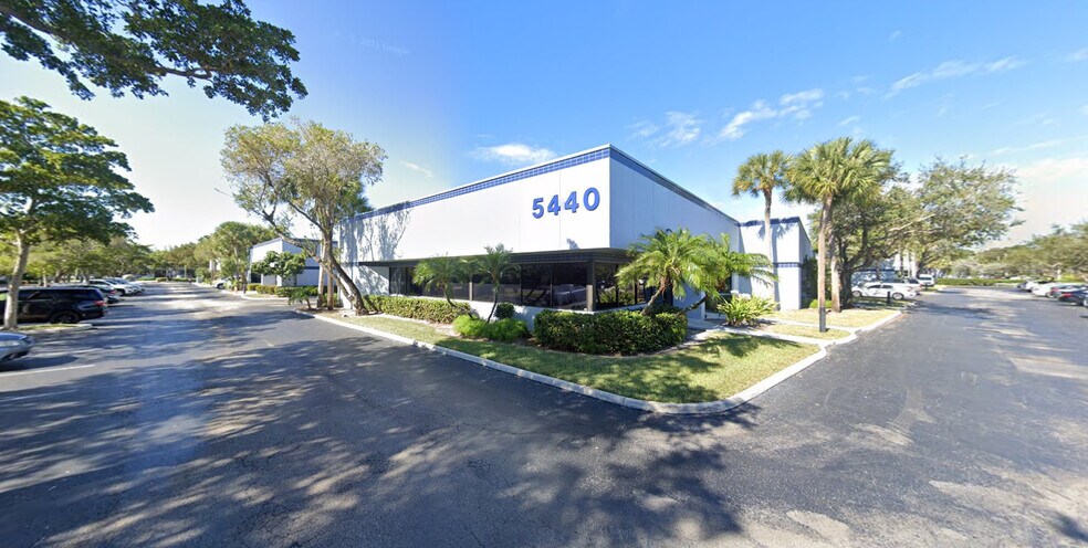 5440 NW 33rd Ave, Fort Lauderdale, FL à louer - Photo de l’immeuble – Image 2 sur 6